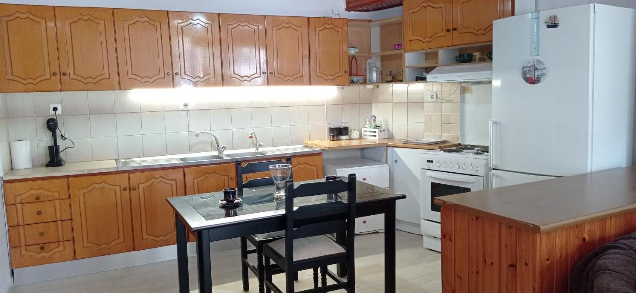 Ευρύχωρο Και Άνετο Διαμέρισμα Στην Ιτέα Joanna'S Apartment Kirra Экстерьер фото